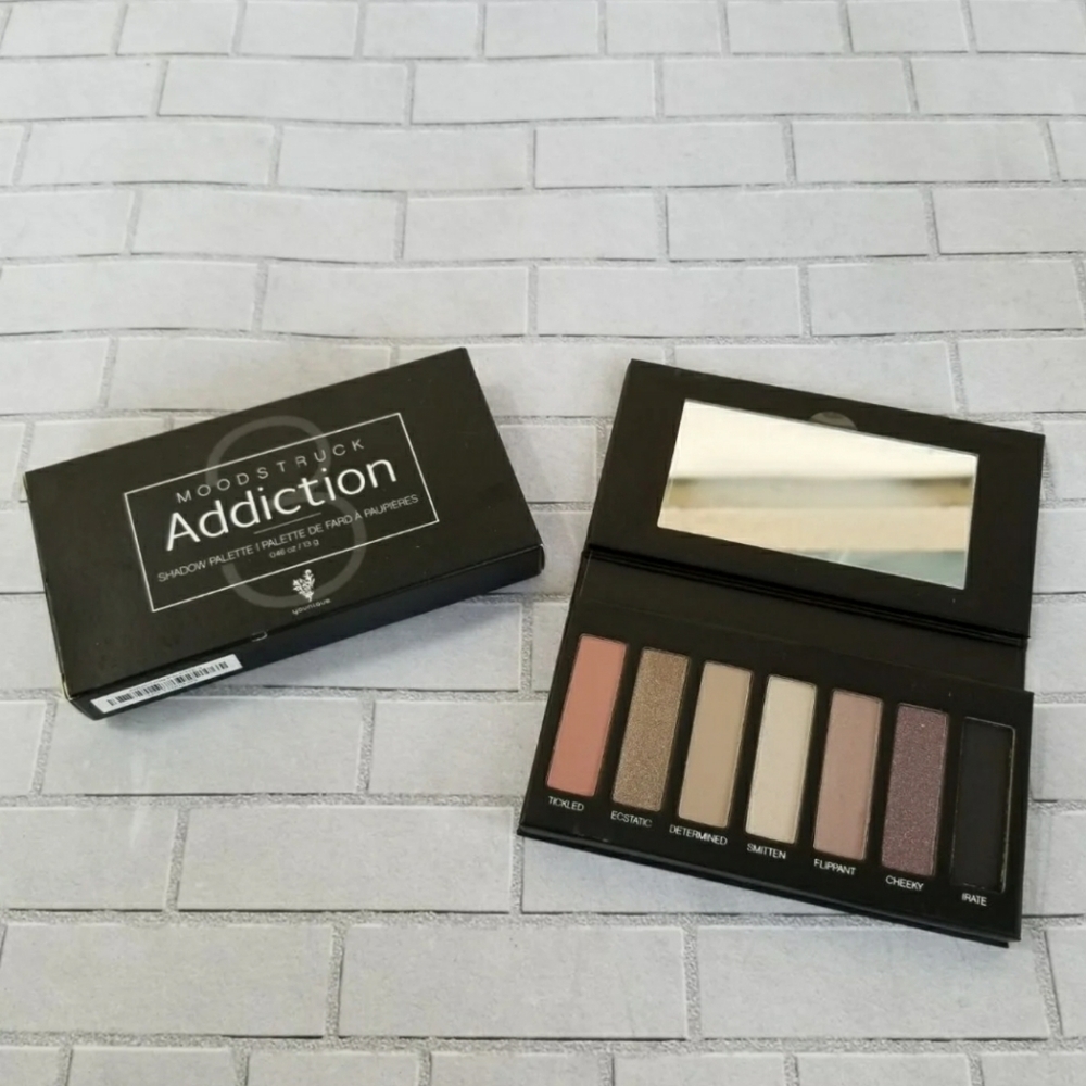 Younique Addiction Pallete 3 Eye Shadows